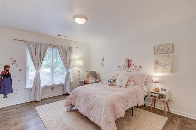 Building Photo - 2870 Roanoke Rd