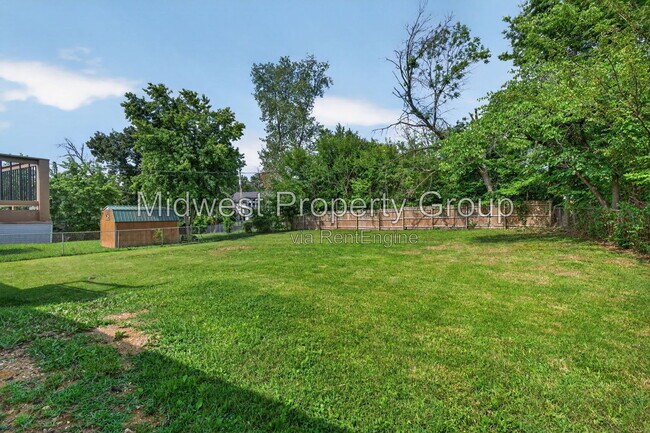 Building Photo - 13 S Perry Cir