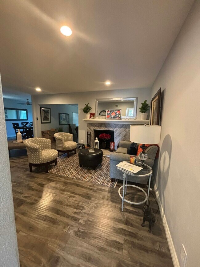 Building Photo - 16047 Tupper St