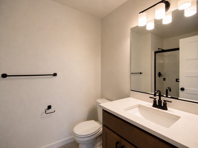 Building Photo - 10108 NE 45th Ct