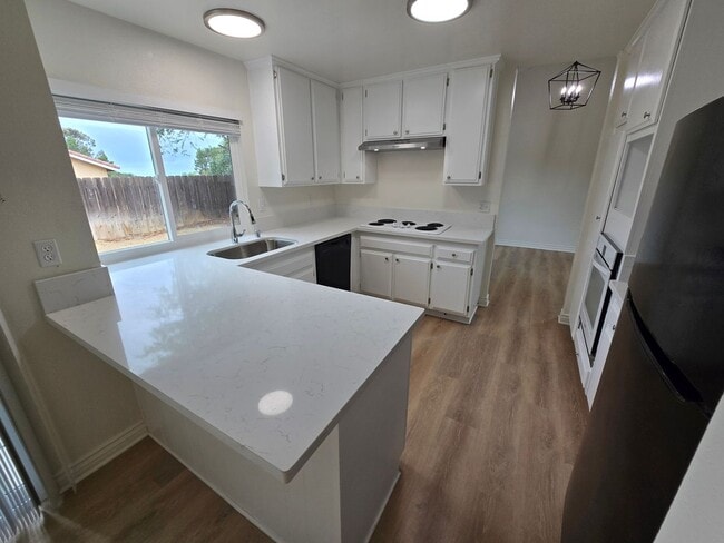 Building Photo - Rancho Penasquitos 2-story. 4 br., 3 ba.