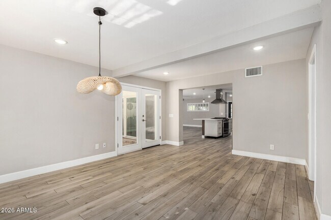 Building Photo - 429 W Flower St