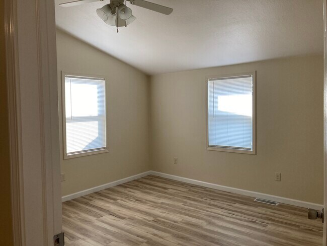 Building Photo - 51 E Main St