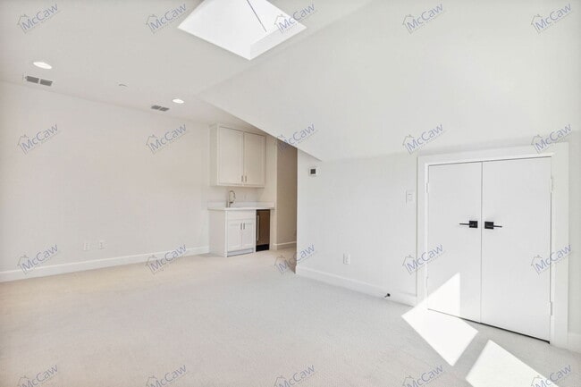 Building Photo - 3612 Binkley Ave