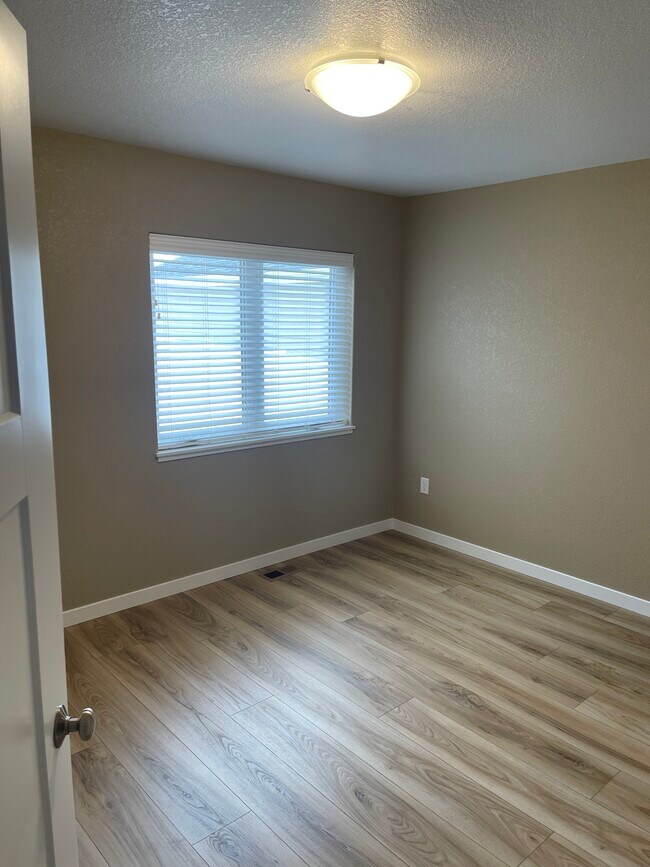 2nd Bedroom - 4723 Van Buren Ave