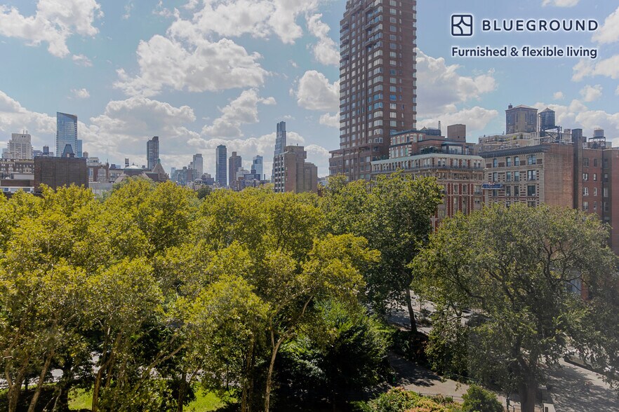 Building Photo - 45 W 81st St