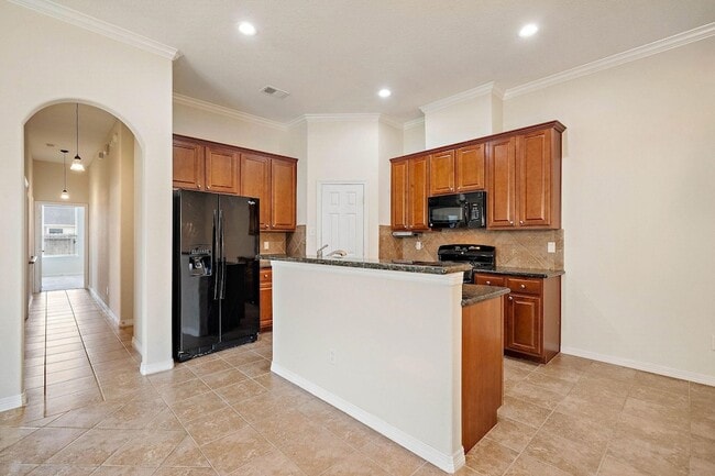 Building Photo - 912 Sweet Pine Dr