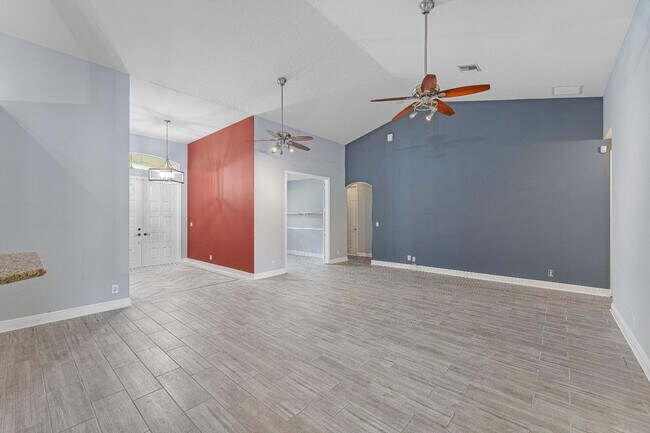 Building Photo - 11224 Tangerine Blvd