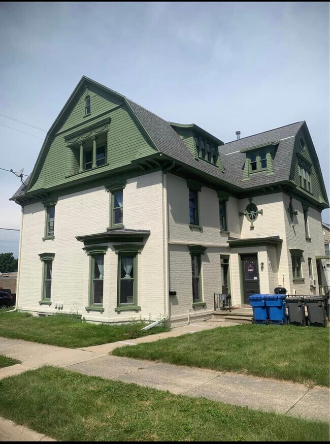Primary Photo - 413 S 5th St