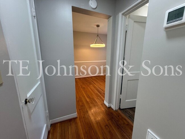 Building Photo - A Great Condo close to Atrium Health and Park