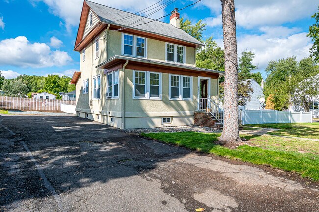 Building Photo - 364 Brightwood Ave