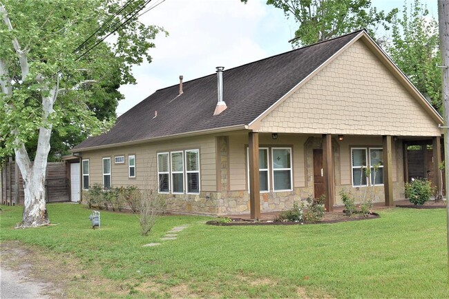Building Photo - 412 Pecan St
