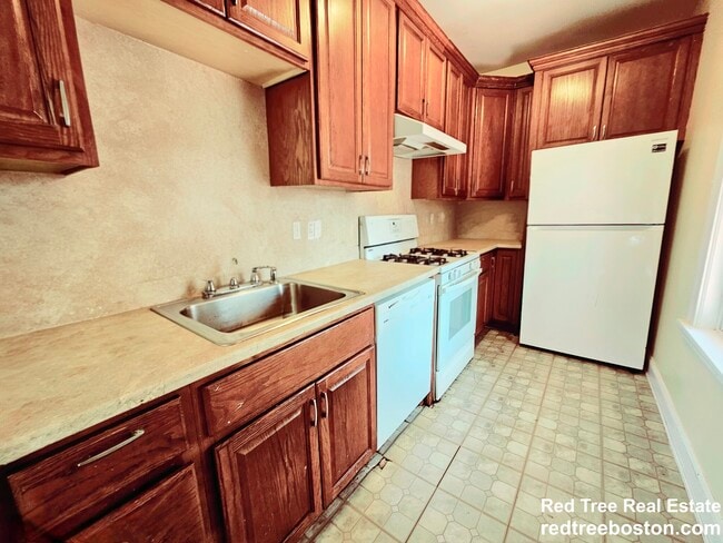 Primary Photo - 243 Callender St