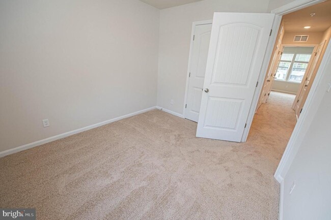 Building Photo - 128 Willowtree Ln