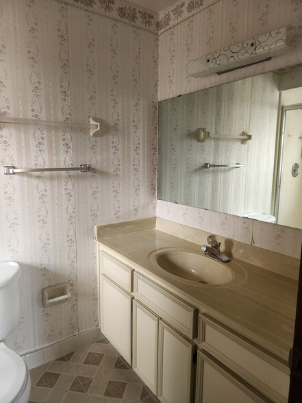 Building Photo - 415 Shangri La Cir