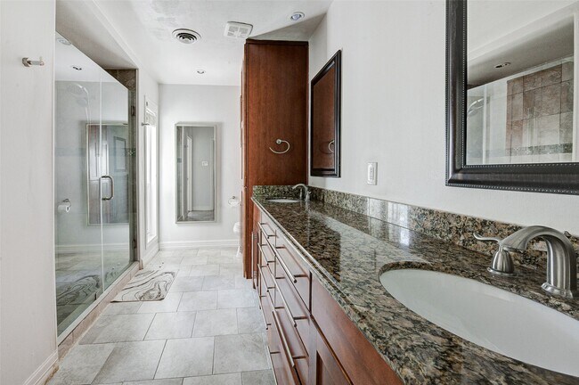 Building Photo - 201 Vanderpool Ln