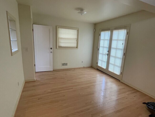 Building Photo - 5012 N Yale St