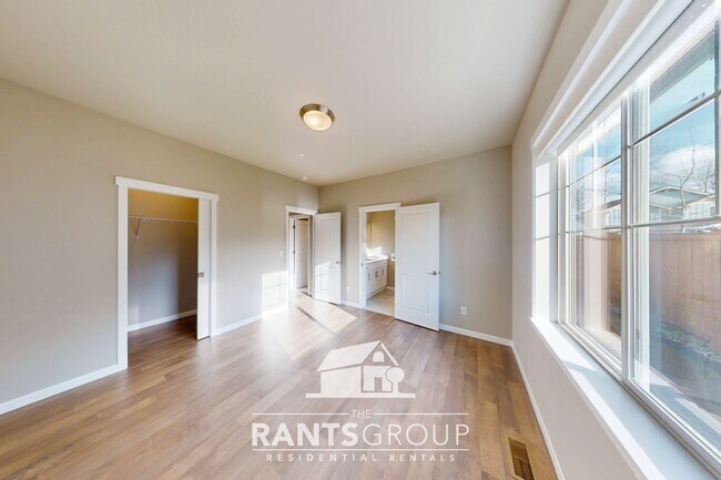 Building Photo - Bright 3-Bedroom, 2-Bathroom Rambler in Olympia!