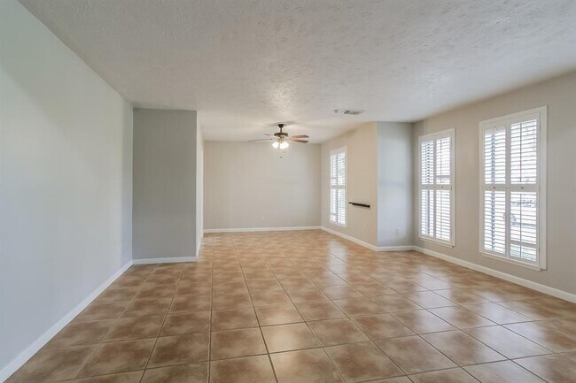 Building Photo - 21419 Park Willow Dr