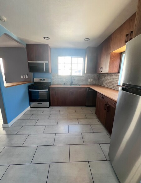 Building Photo - 3547 E Green St