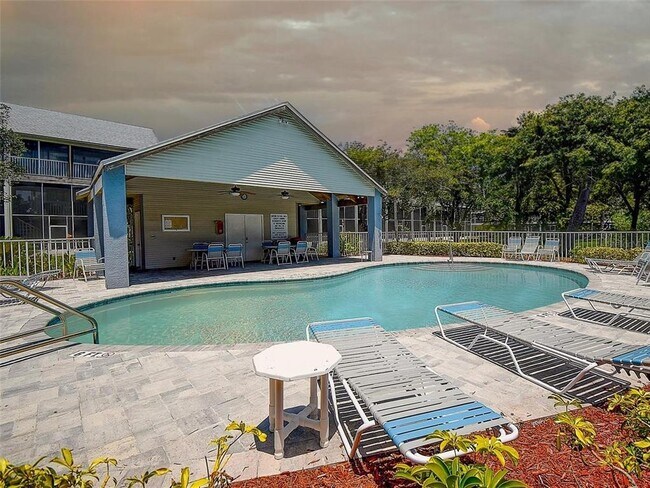 Building Photo - 9558 Tara Cay Ct
