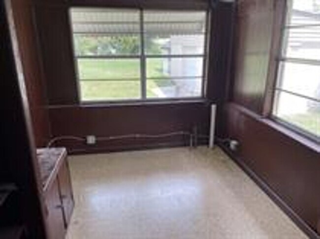 Building Photo - Crystal Springs, Country Home, Large Lot a...