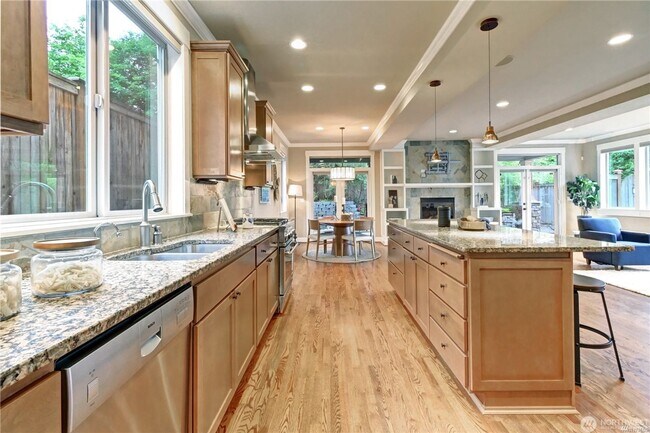 Building Photo - 4bd/2.5ba Kirkland House