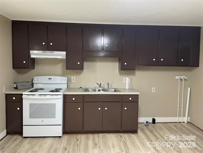 Building Photo - 1506 Wembley Dr