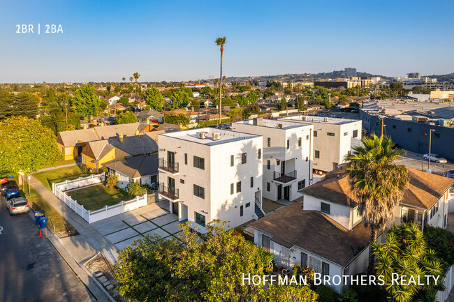 Building Photo - 6082 W 18th St Los Angeles, CA 90035