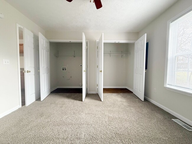 Building Photo - 30 Lexington Ct