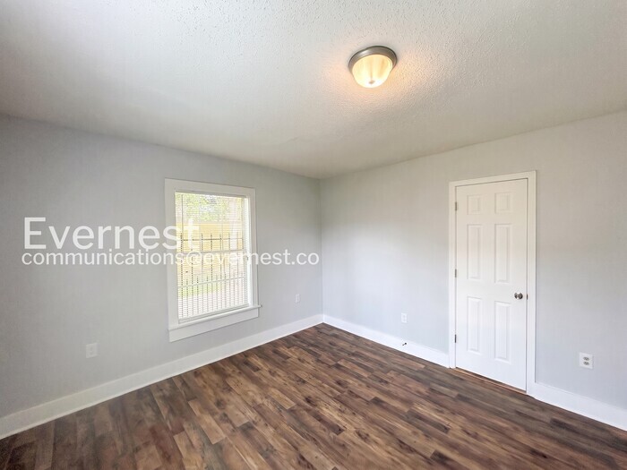 Building Photo - 667 Sevier St