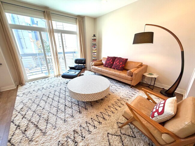 Building Photo - Furnished 3-BR/3-BA Townhouse w/ Giant Roof deck, 2-Car Garage, EV Hookup