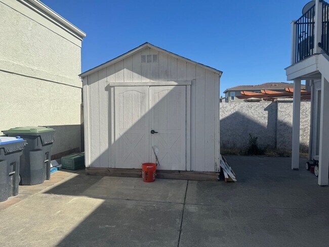 Building Photo - 5126 Academy Dr