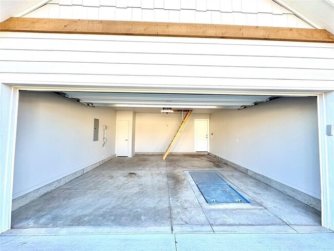 Building Photo - 5509 Malpaso Crk Dr