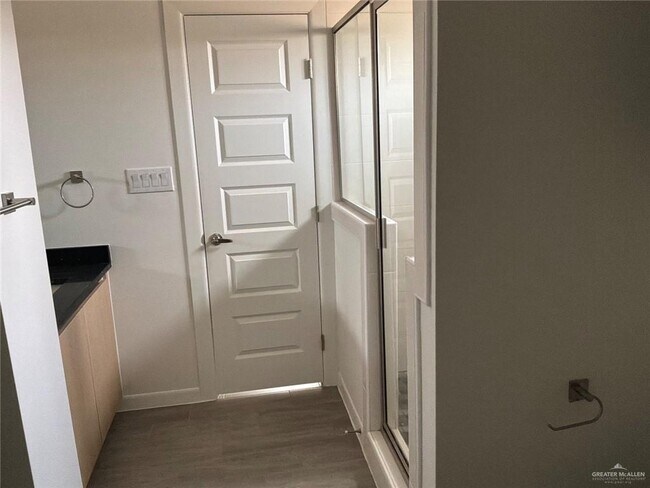 Building Photo - 10 N 40th St