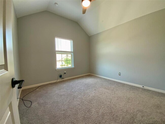 Building Photo - 3307 Columbus Way