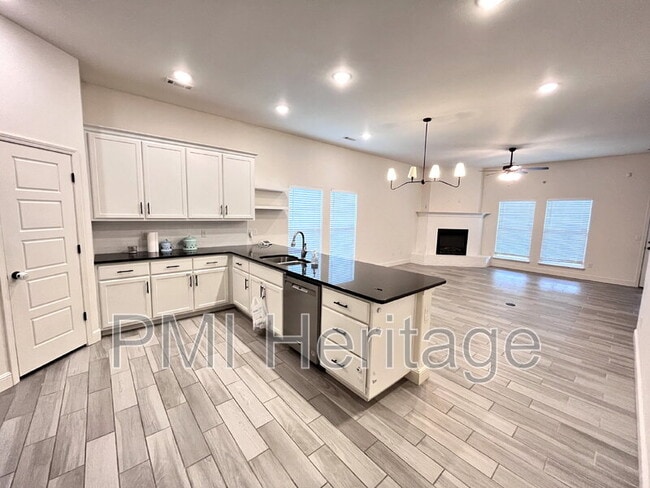 Building Photo - 6002 NW Meade St