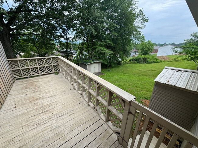 Building Photo - FIRST MONTH FREE! 2 Bed 1 Bath in Rossvill...