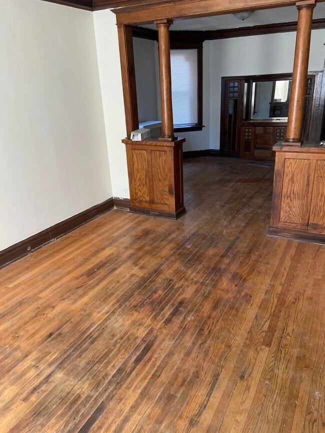 Building Photo - 622 N Trumbull Ave