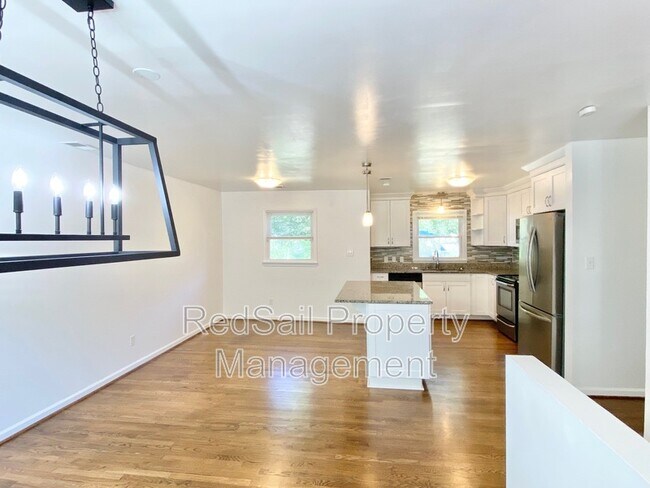 Building Photo - 146 Linbrook Dr