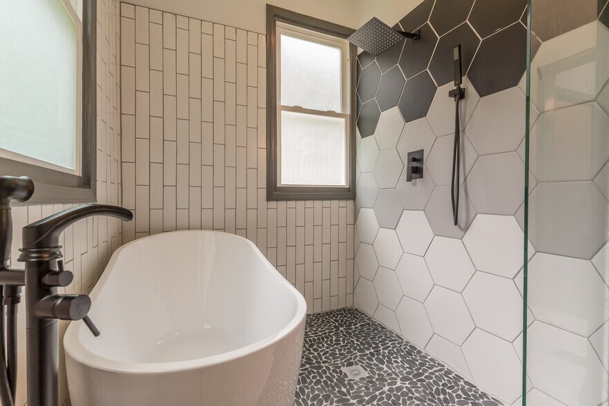 Soaking tub and shower - 1393 Westview Dr SW