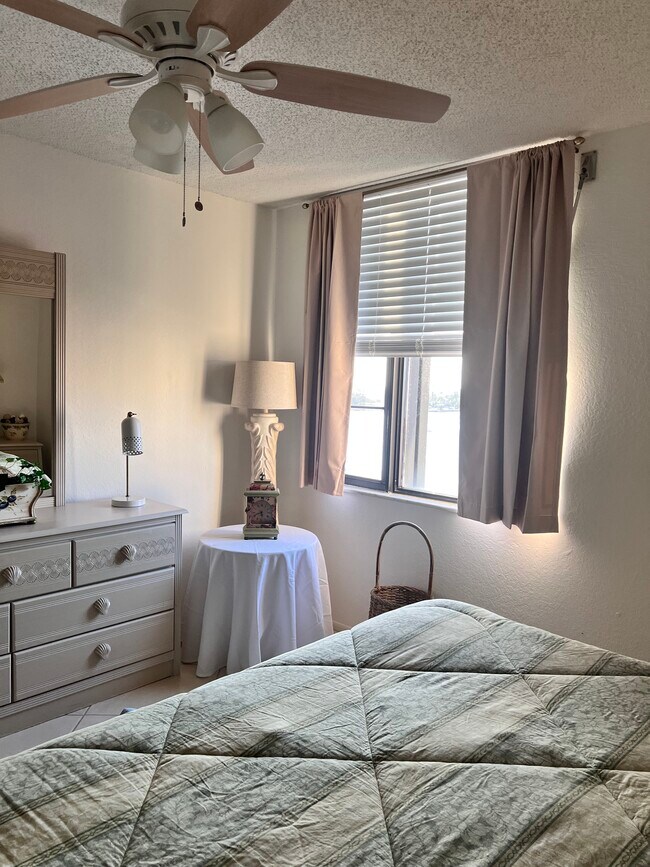 Building Photo - 255 Dolphin Point