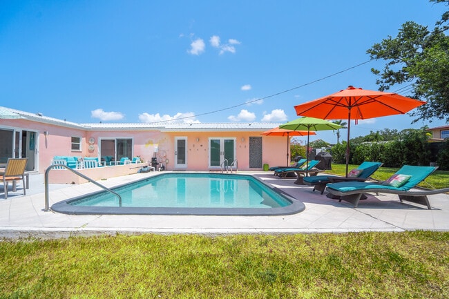 Building Photo - 4056 38th Way S