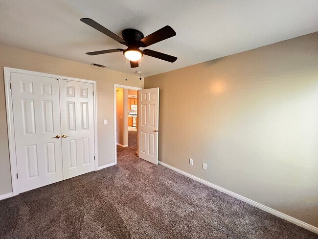 Building Photo - SOUTHWEST BAKERSFIELD- POOL