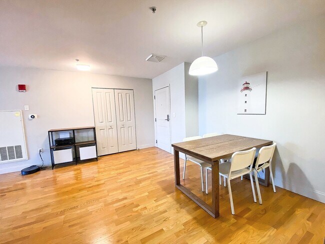 Building Photo - 318 Rindge Ave