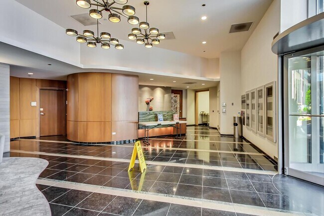 Building Photo - 420 E Waterside Dr