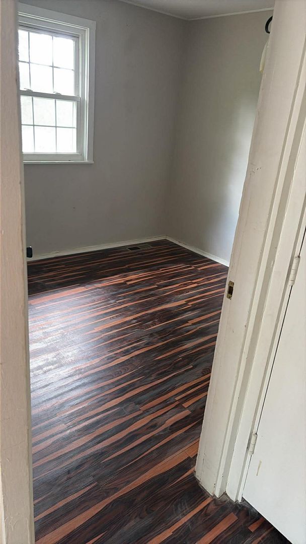 Building Photo - Oak Ridge 37830 - Move-In Ready 2 bedroom duplex - Call Lisa or Shannon