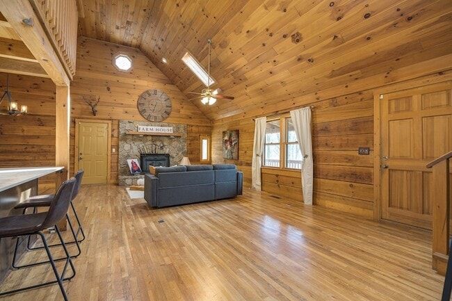 Building Photo - 1762 Burke Hollow Rd