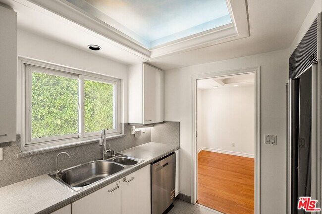 Building Photo - 129 Alta Ave