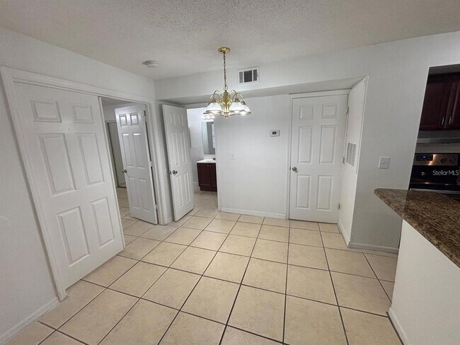 Building Photo - 433 Fountainhead Cir